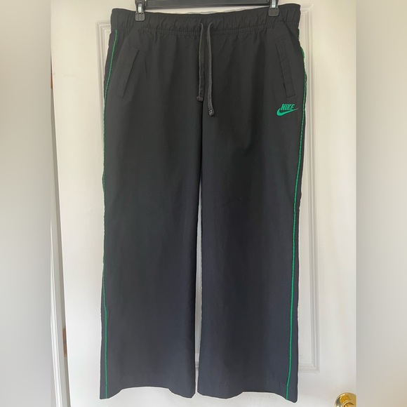 Nike Track Pants Vintage.  Black with Green Piping & Swoosh. Size-XL (16-18) - Picture 3 of 13